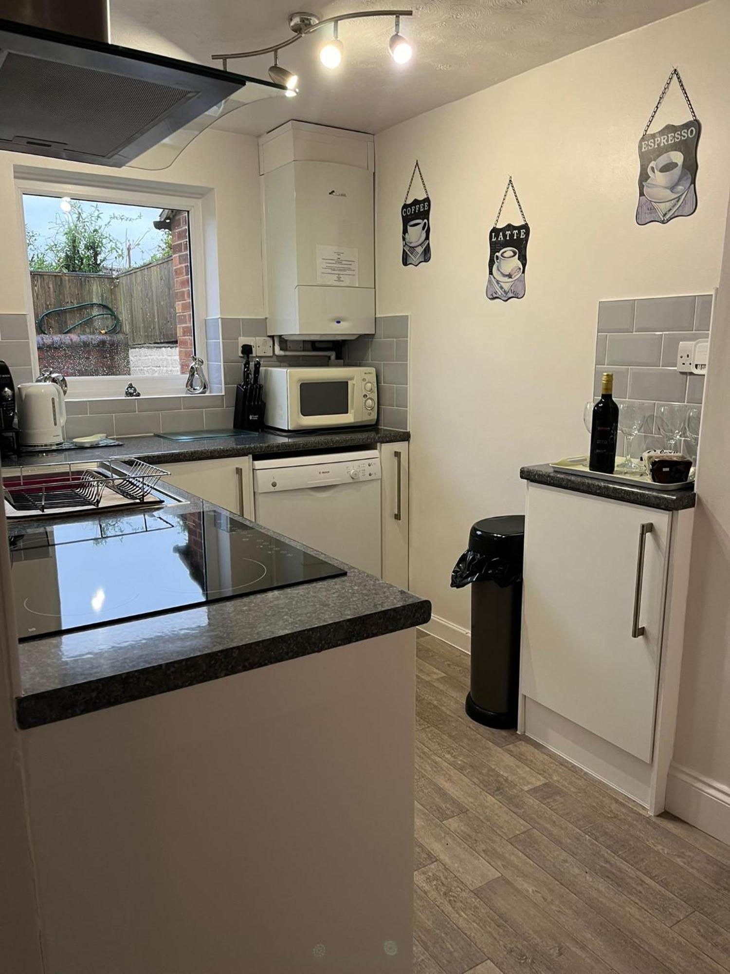 City Of Chester Award Winning Cottage -Pixie Terrace Chester Eksteriør bilde